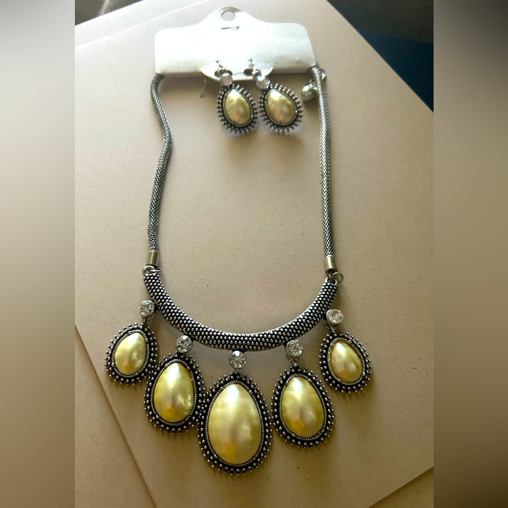 Set Art Deco Clear Rhinestone Necklace Silver Tone Faux Pearls Teardrop Earrings